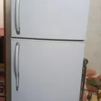 یک عدد یخچال فریزر دو در
