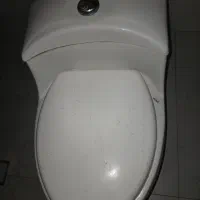 یک عدد توالت فرنگی تمیز|لوازم سرویس بهداشتی|کرمان, |دیوار