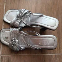دو جفت صندل یکی شماره ۳۹ یکی شماره ۴۰