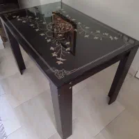 میز بدون صندلی