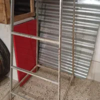 چهار پایه آهنی