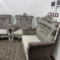 مبل ۷نفره کارکرده همراه با جلو مبلی و دوتا عسلی