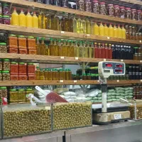 فروشنده محصولات زیتون