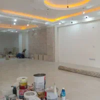 کارگر نقاش ساختمان