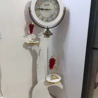 ساعت ایستاده و بوفه
