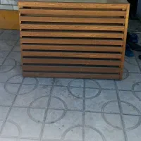 میز چوبی شیک نورپردازی شده