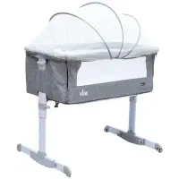 گهواره و تخت کنار مادر ویرا