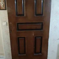 درب ورودی آپارتمان و درب اتاقی چوبی