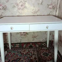 میز تحریر و کامپیوتر