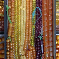 انواع تسبیح و  چاقو قدیمی|کلکسیون اشیاء عتیقه|مراغه, |دیوار