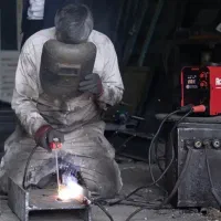 جوشکاری و تیلر و کار با اره بنزینی