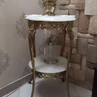میز و قندان و ساعت برنزی