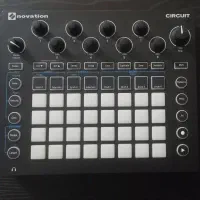 سینت  Novation Circuit