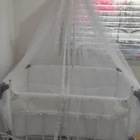 تخت کنار مادر