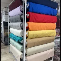 منشی خانم اشنا به کامپیوتر