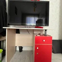 میز تحریر و کامپیوتر