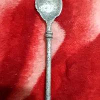 یک عدد قاشق کلاسیونی قدیمی