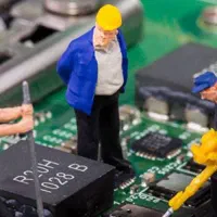 مونتاژ کار خانم