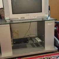 تلویزیون و میز و دیجیتال