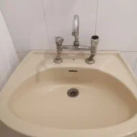 روشویی سالم وقابل استفاده همراه باشیرالات روش|لوازم سرویس بهداشتی|ارومیه, |دیوار