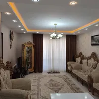مبل9نفره وویترین میزوعسلی وتخت خواب|مبلمان خانگی و میز عسلی|فولادشهر, C7|دیوار