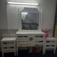 میز آرایش و پا تختی|تخت و سرویس خواب|قم, قلعه کامکار|دیوار