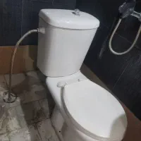 توالت فرنگی در حد سفید