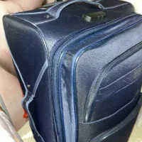 یک عدد تابلو و یک عدد چمدان