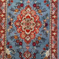 فرش دست باف با گل ابریشمی