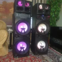 یک جفت اسپیکر بزرگ کم کارکرد به فروش می‌رسد