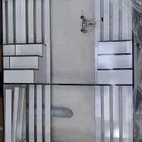 ویترین طلا، با تعدادی مانکن