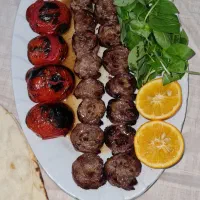 به یک نفر. خانم جهت کار در رستوران نیازمندیم