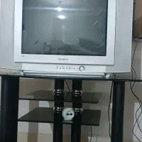 تلوزیون سامسونگ سالم با میز