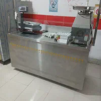 فروش دو عدد یخچال مرغ و گوشت و میزکار و چرخ گوشت|فروشگاه و مغازه|فرمهین, |دیوار