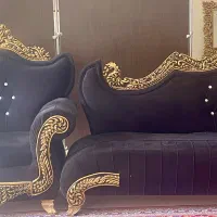 مبل تاج و پایه طلایی مشکی