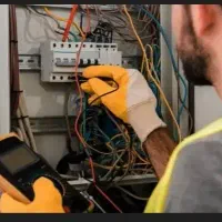 نیازمند شاگردیا برقکارنیمه ماهر یا جوشکار|استخدام صنعتی، فنی، مهندسی|قروه, |دیوار