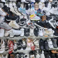 شاگرد کفش فروشی