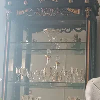 ویترین در حد نو چوب سالم شیشه ها همه سالم