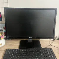 فروش سیستم کامپیوتر کامل با مانیتور و اسپیکر