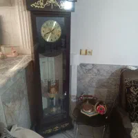 ساعت ایستاده به همراه گنجه