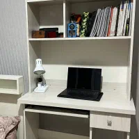 میز و کتابخونه