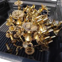 فروشنده و خریدار لوستر برنزی.  تمام نقاط