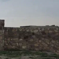 زمین دور دیوار