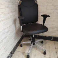 صندلی کامپیوتر گردان طبی کارمندی کارشناسی مدیریت