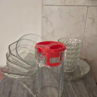 تعدادی ظرف بلور