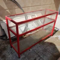 ویترین شیشه ای