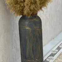 گلدان کنار سالنی