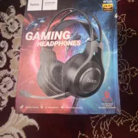 تعدادی کیبرد و هدفون