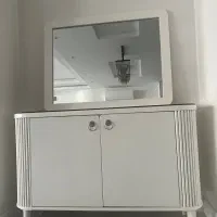 اینه وکنسول سفید