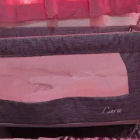 تخت کنار مادر